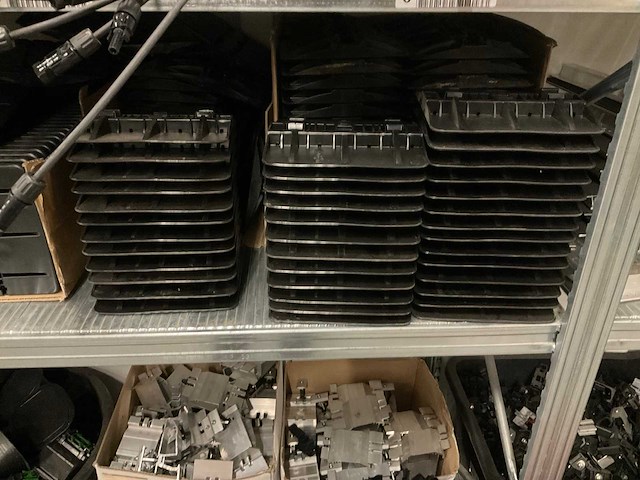 Grote partij benodigdheden voor zonnepanelen - afbeelding 14 van  26