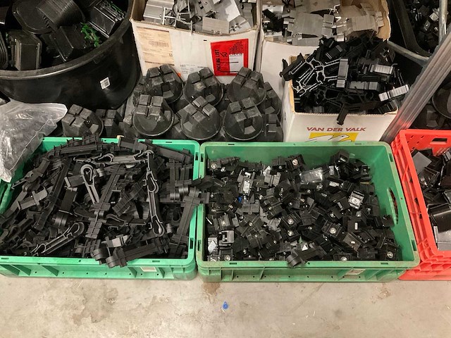 Grote partij benodigdheden voor zonnepanelen - afbeelding 18 van  26