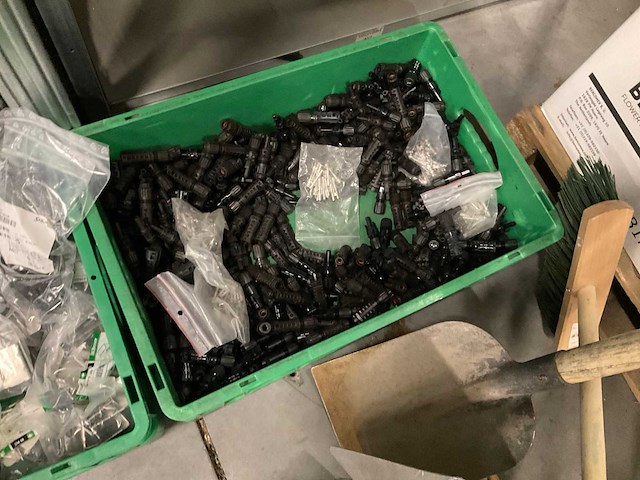 Grote partij benodigdheden voor zonnepanelen - afbeelding 12 van  26