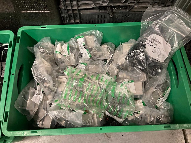 Grote partij benodigdheden voor zonnepanelen - afbeelding 20 van  26