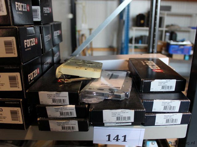 Grote partij deur- en slotbeslag - afbeelding 2 van  22