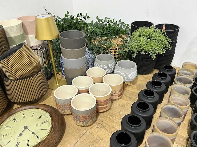 Grote partij divers decoratiemateriaal - afbeelding 4 van  8