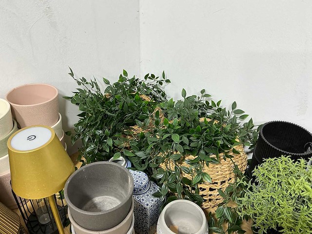 Grote partij divers decoratiemateriaal - afbeelding 6 van  8