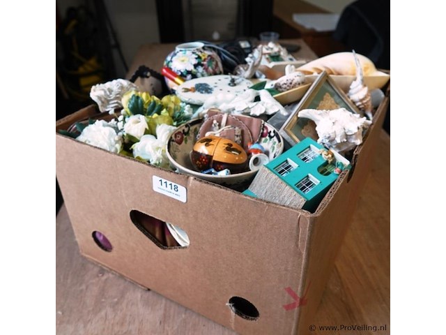 Grote partij divers in doos - afbeelding 1 van  5