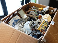 Grote partij divers in verhuisdoos