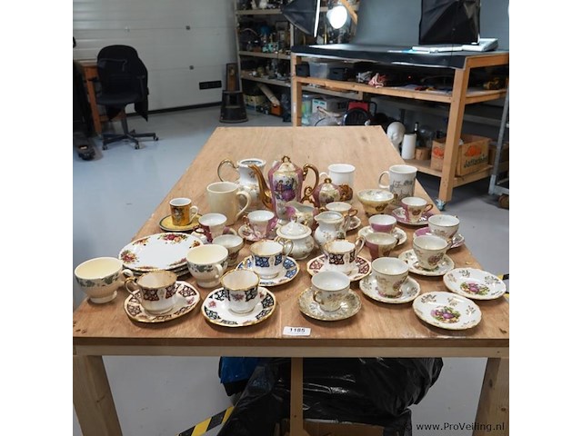 Grote partij divers porselein - afbeelding 1 van  5