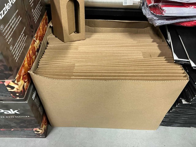 Grote partij divers verpakkingsmateriaal voor drank - afbeelding 13 van  20