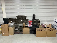 Grote partij divers verpakkingsmateriaal voor drank