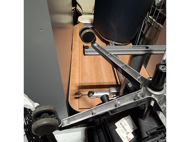 Grote partij diverse bedrijfsinventaris - afbeelding 4 van  16