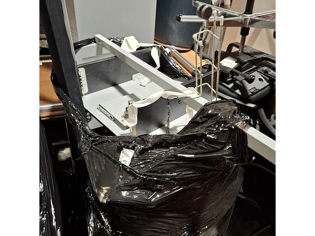 Grote partij diverse bedrijfsinventaris - afbeelding 6 van  16