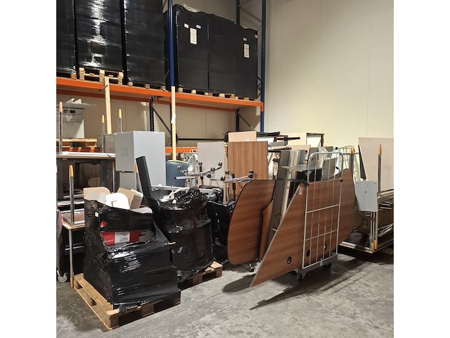 Grote partij diverse bedrijfsinventaris - afbeelding 1 van  16