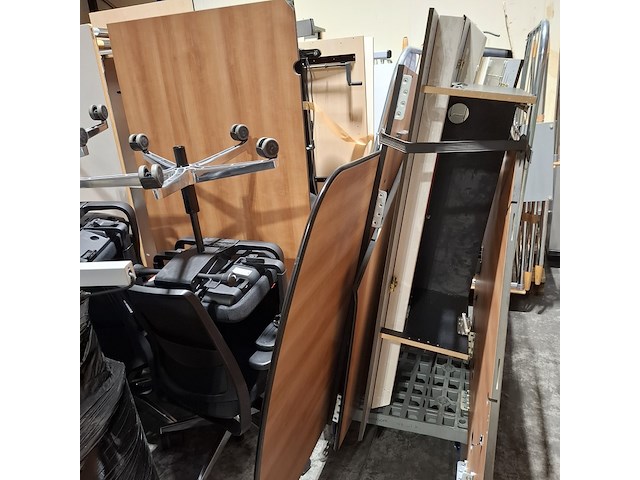 Grote partij diverse bedrijfsinventaris - afbeelding 13 van  16