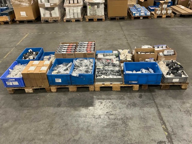 Grote partij diverse elektromaterialen - afbeelding 9 van  16