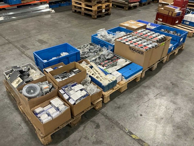 Grote partij diverse elektromaterialen - afbeelding 12 van  16
