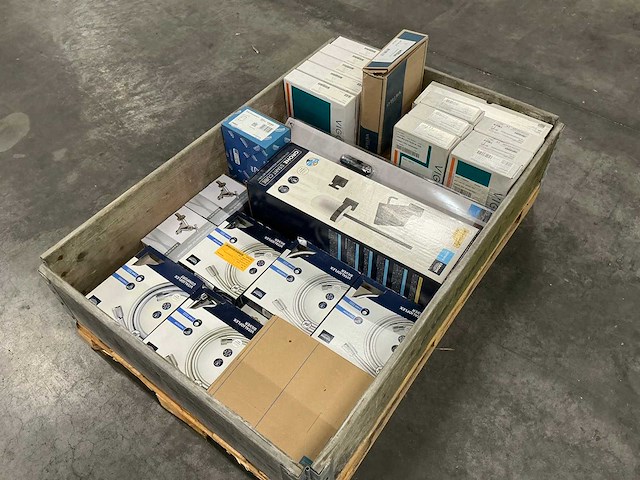 Grote partij diverse sanitair - afbeelding 1 van  9