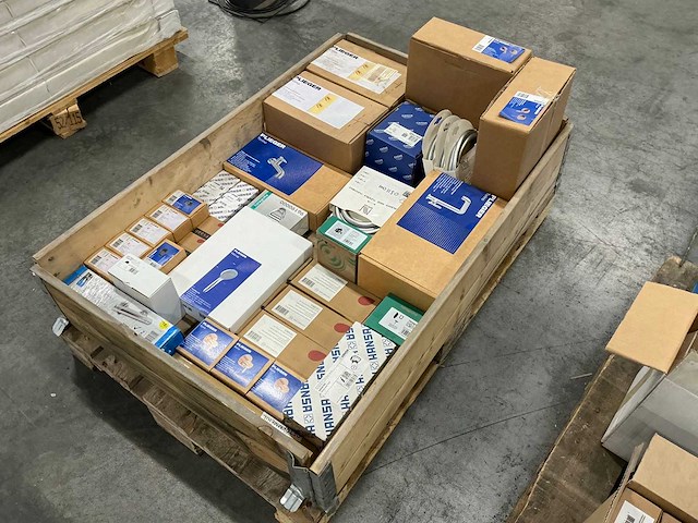 Grote partij diverse sanitair - afbeelding 1 van  13