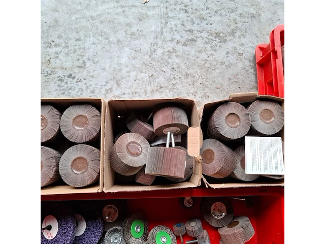 Grote partij diverse schuurmiddelen o.a. 3m, makita, festool - afbeelding 42 van  44