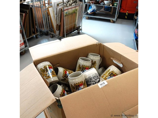 Grote partij duitse kroezen in doos - afbeelding 1 van  5