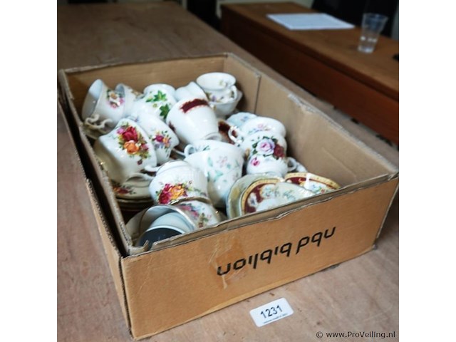 Grote partij engels porseleinen kop en schotels - afbeelding 1 van  5