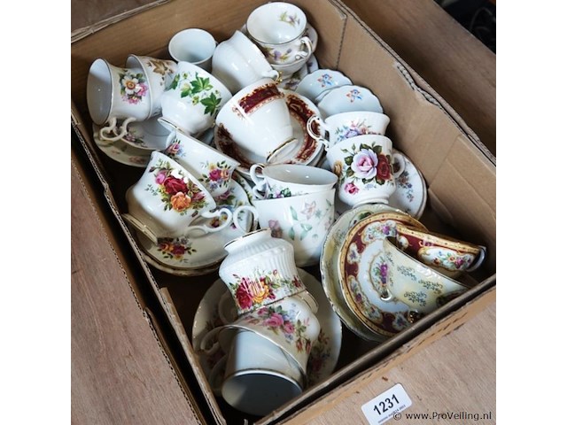 Grote partij engels porseleinen kop en schotels - afbeelding 2 van  5