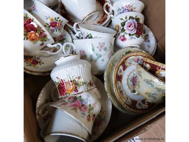 Grote partij engels porseleinen kop en schotels - afbeelding 3 van  5