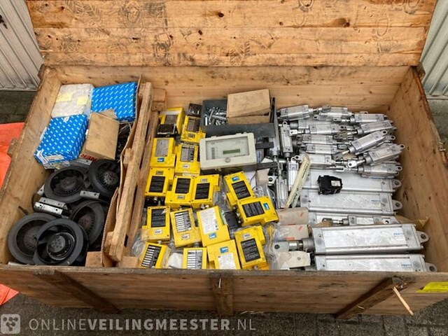 Grote partij festo pneumatische cilinders - afbeelding 1 van  3