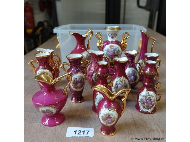 Grote partij frans porseleinen miniaturen - afbeelding 1 van  5
