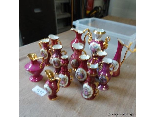 Grote partij frans porseleinen miniaturen - afbeelding 4 van  5