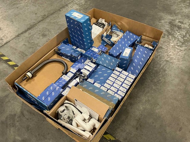 Grote partij grohe kranen en accessoires - afbeelding 1 van  9