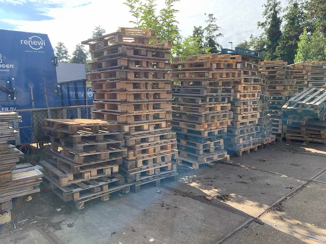 Grote partij houten pallets - afbeelding 3 van  6