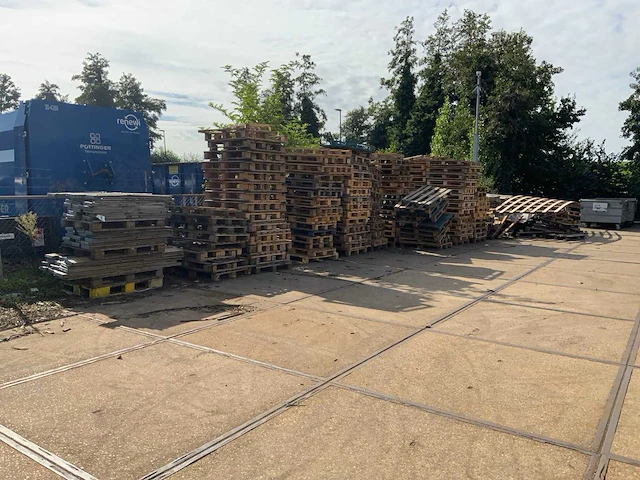 Grote partij houten pallets - afbeelding 3 van  6