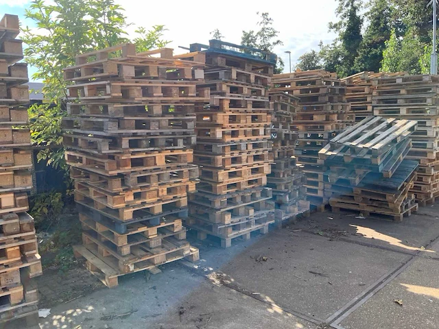 Grote partij houten pallets - afbeelding 4 van  6