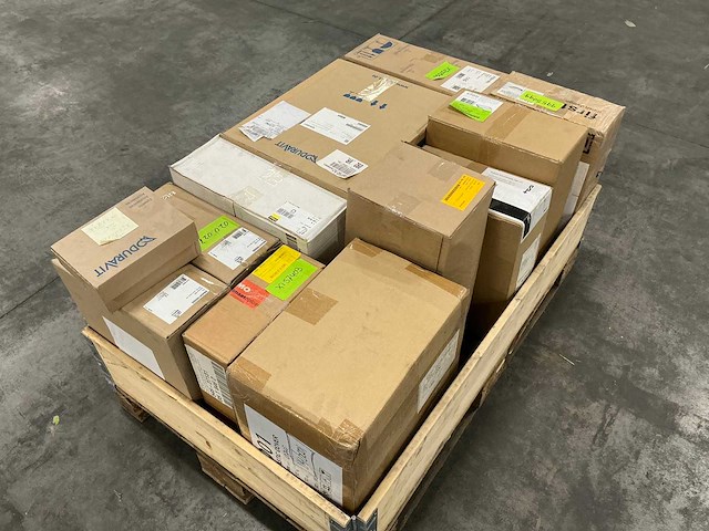 Grote partij installatiemateriaal - afbeelding 6 van  11