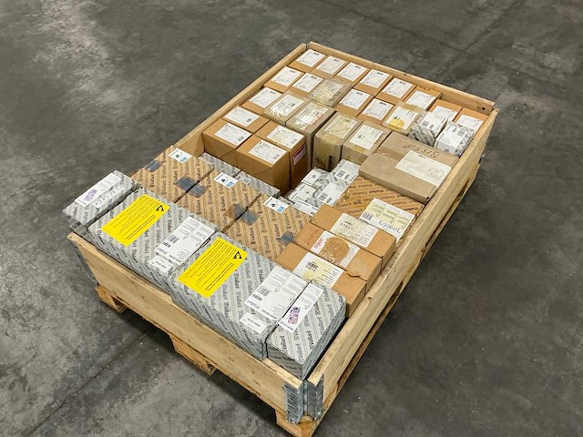 Grote partij installatiematerialen - afbeelding 4 van  7
