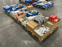 Grote partij installatiematerialen - afbeelding 1 van  15