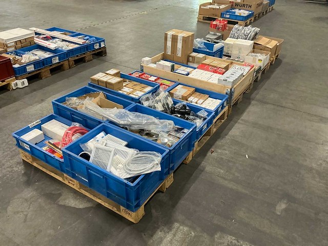 Grote partij installatiematerialen - afbeelding 11 van  15
