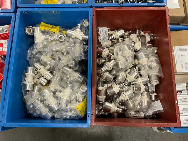 Grote partij installatiematerialen - afbeelding 2 van  15