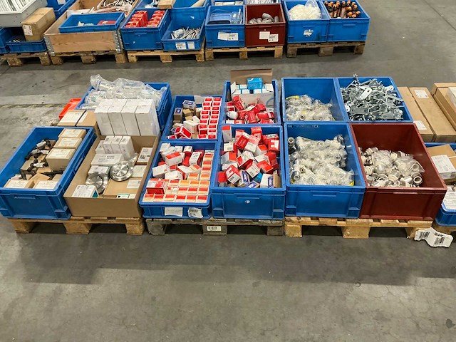 Grote partij installatiematerialen - afbeelding 10 van  15