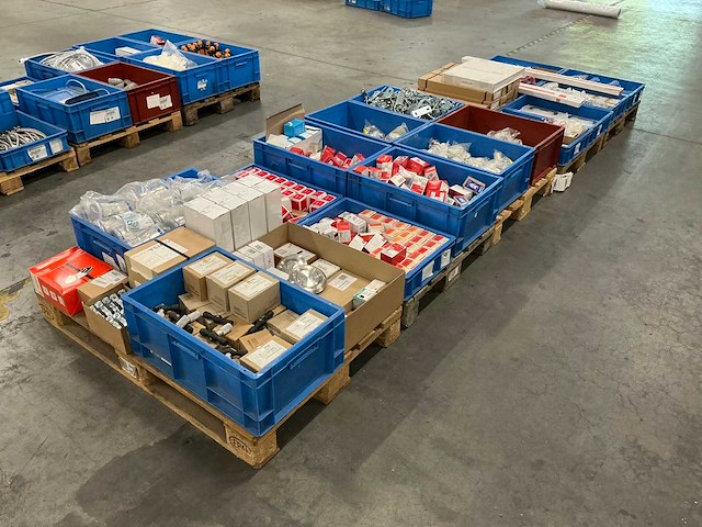 Grote partij installatiematerialen - afbeelding 11 van  15