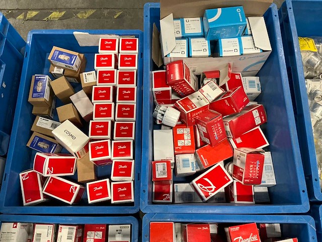 Grote partij installatiematerialen - afbeelding 14 van  15