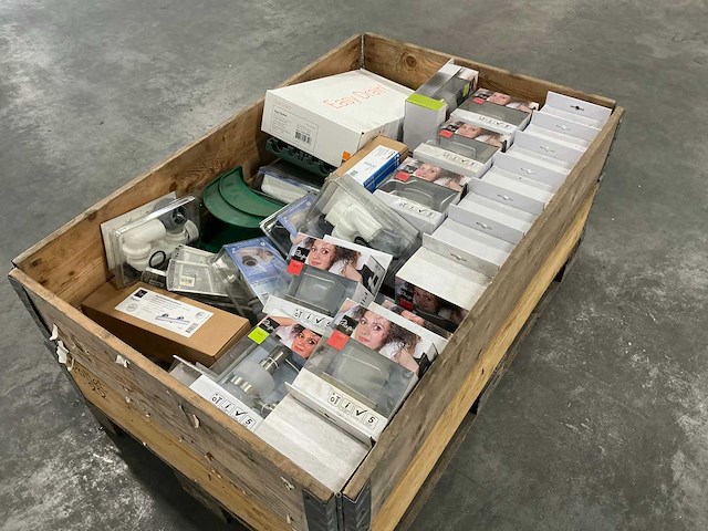 Grote partij installatiematerialen/sanitair - afbeelding 1 van  10