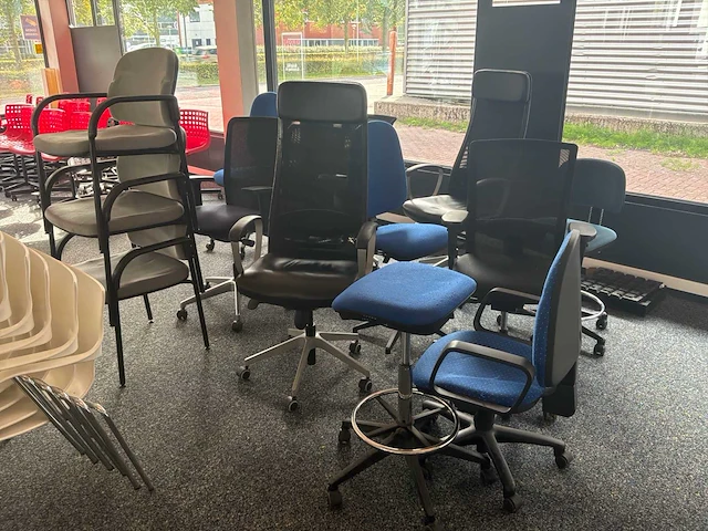 Grote partij kantoorinventaris - afbeelding 7 van  45