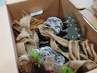 Grote partij kerstversiering in 2 volle verhuisdozen - afbeelding 2 van  5