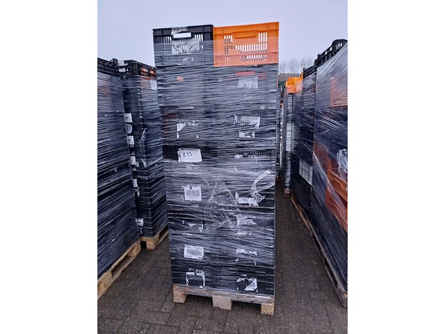 Grote partij kunststof kratten aan: circa 2.500 stuks, verdeeld over 78 pallets met ongeveer 32 kratten per pallet. - afbeelding 8 van  11