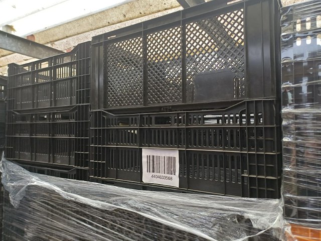 Grote partij kunststof kratten aan: circa 2.500 stuks, verdeeld over 78 pallets met ongeveer 32 kratten per pallet. - afbeelding 11 van  11