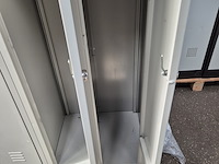 Grote partij lockerkasten - afbeelding 2 van  13