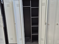 Grote partij lockerkasten - afbeelding 3 van  13