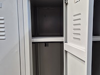 Grote partij lockerkasten - afbeelding 13 van  13