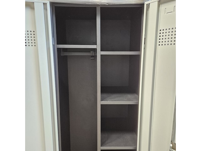 Grote partij lockerkasten - afbeelding 5 van  6