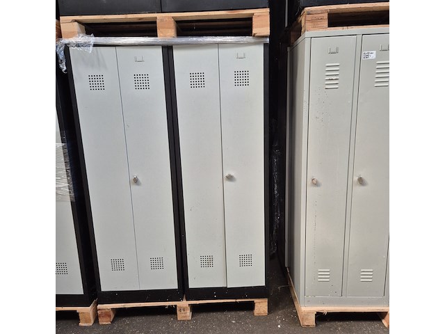 Grote partij lockerkasten - afbeelding 3 van  6